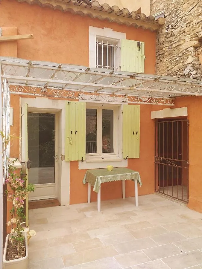 Holiday home Maison Au Coeur De Fontaine De Vaucluse, Nichee Sur Le Rocher Et Surplombant La Sorgue