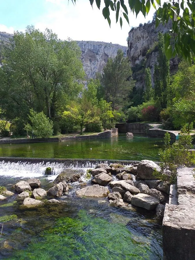 Maison Au Coeur De Fontaine De Vaucluse, Nichee Sur Le Rocher Et Surplombant La Sorgue 0*, Fontaine-de-Vaucluse