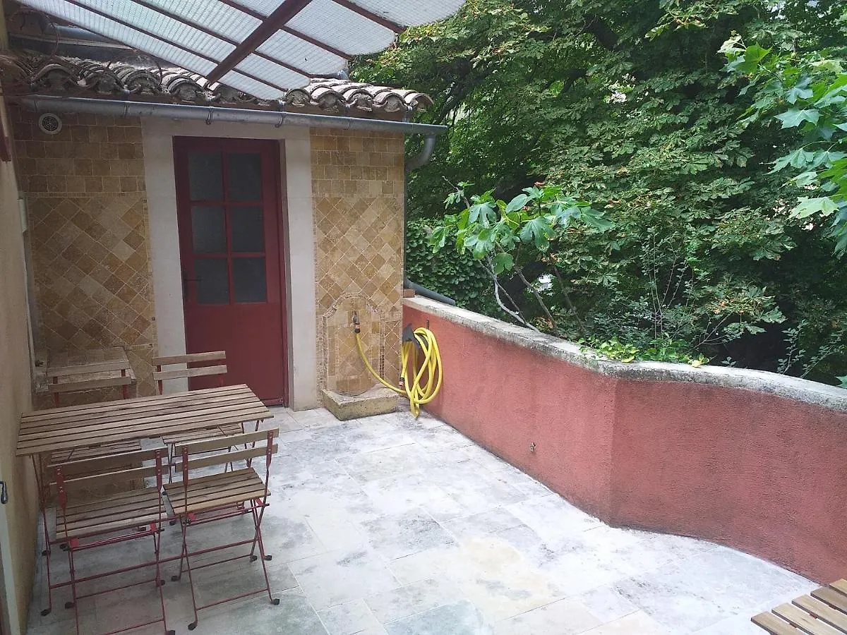 Holiday home Maison Au Coeur De Fontaine De Vaucluse, Nichee Sur Le Rocher Et Surplombant La Sorgue France